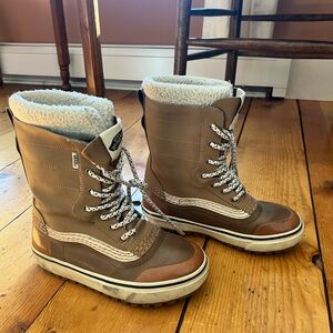 Vans Women Snow Boots Size 7.5, tan, white, brown